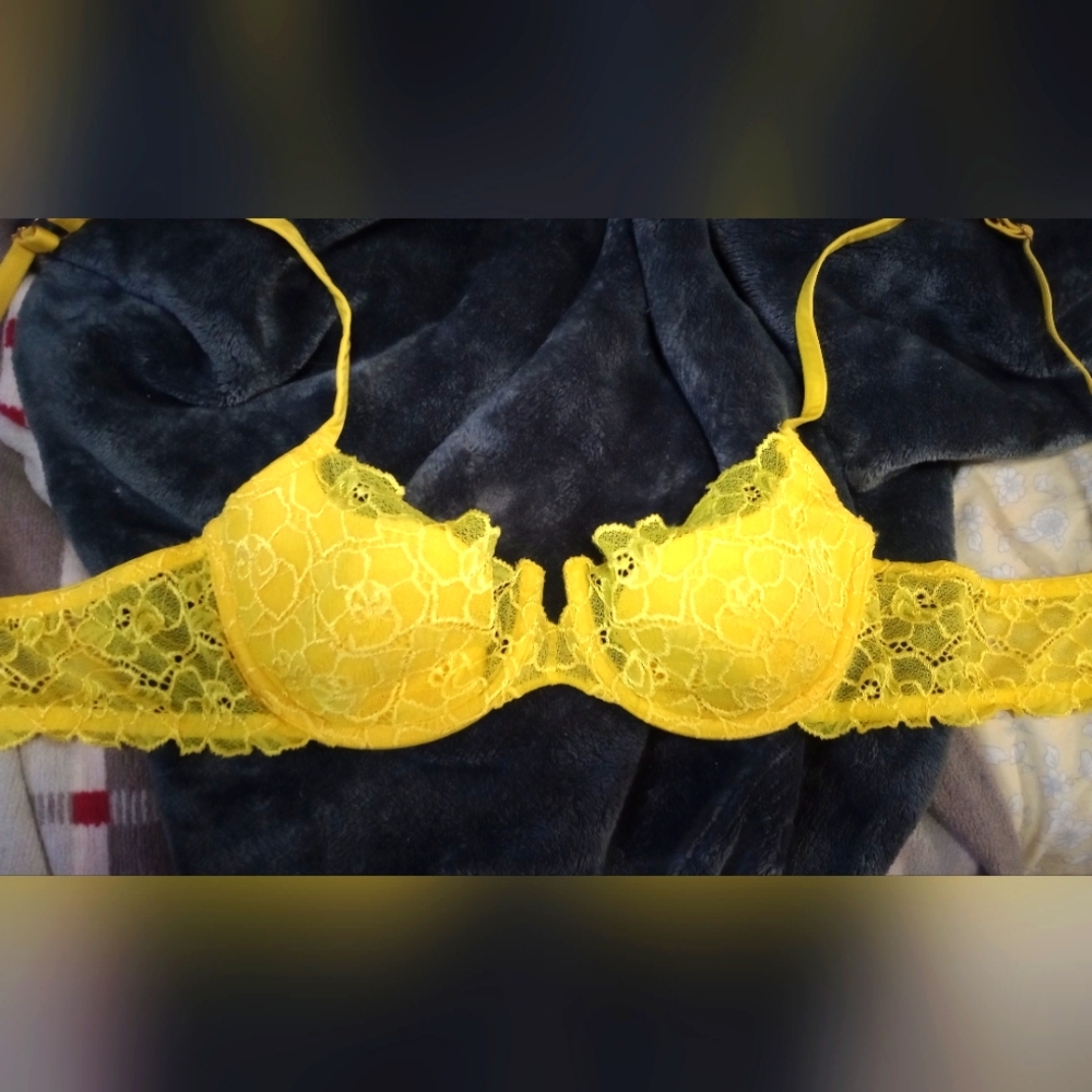Pretty yellow Lace unlined Bra